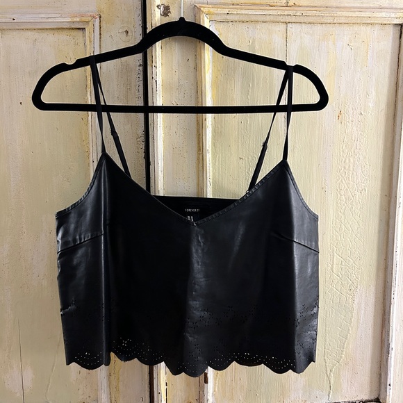 Laser cut vegan leather cropped top - Picture 1 of 4